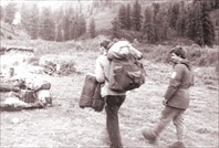 Наш охотник саня спускается с сайганоша последним